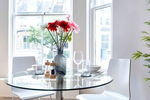 Dining - Contemporary Clapham Living (London)