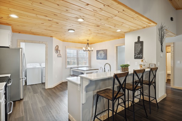 Cabane, 3 chambres | Cuisine privée | Réfrigérateur, four, grille-pain