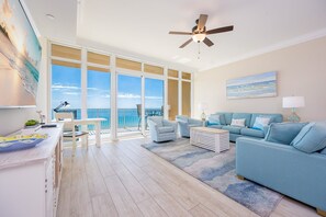 Condo, 3 Bedrooms | Living area