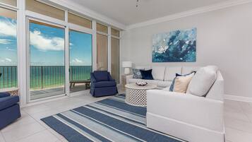 Condo, 3 quartos | Área de estar