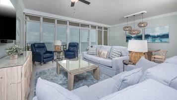 Condo, 2 Bedrooms | Living area
