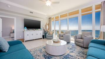 Condo, 4 quartos | Área de estar