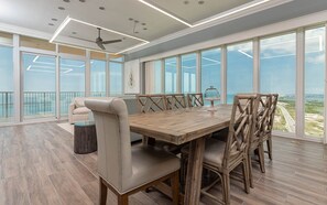 公寓客房, 4 間臥室 | 用餐區