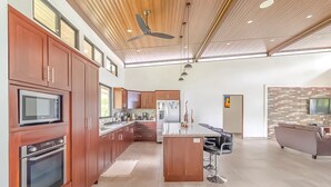 独立别墅 | 私人厨房 | 茶具/咖啡用具、大冰箱、微波炉、烤箱