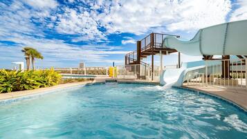 Apartamento, 2 habitaciones | Piscina | Una piscina cubierta, una piscina al aire libre