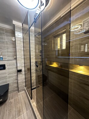 Shower, bidet, towels, soap - Vika Luxury 3 Bedroom Serviced Apartment (Abuja)