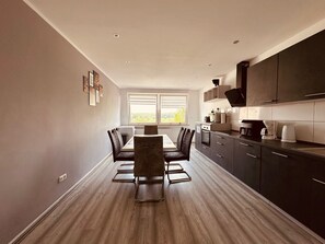 Fridge, microwave, oven, stovetop - 90 I Sauna I 7 Beds I To the beautiful view (Dortmund)