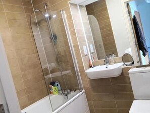 Såpe, sjampo og toalettpapir