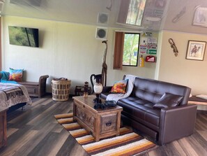 Living area - Inviting Mountain Chalet in San Francisco (San Francisco)