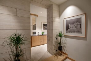 Apartament, terrassa | Cuina privada | Frigorífic petit, forn, placa de cuina i rentaplats 