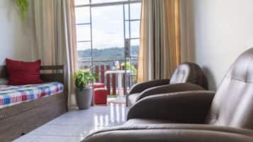 Apartment | Wohnbereich | 43-Zoll-Fernseher mit Kabelempfang