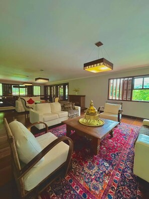 Smart-tv och eldstad