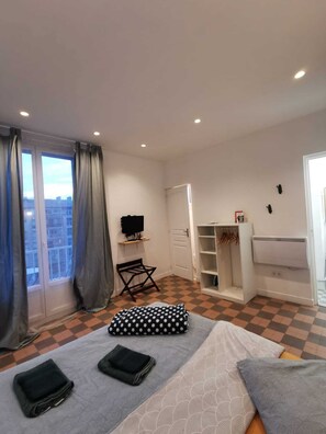 1 bedroom, iron/ironing board, WiFi, bed sheets - Studio Lacydon Panier (Marseille)