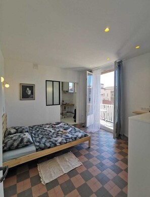 1 slaapkamer, een strijkplank/strijkijzer, wifi, beddengoed