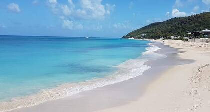 Romantic Off-Grid Sea View Retreat / Walk to Beach