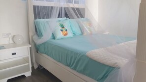 1 chambre, coffre-fort, fer et planche à repasser