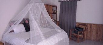 Beautiful Family Cottage at The Stonehouse in Chimanimani - private and spacious