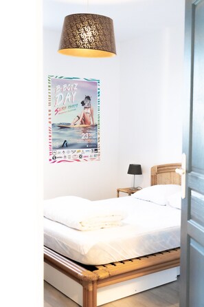 4 bedrooms, WiFi, bed sheets