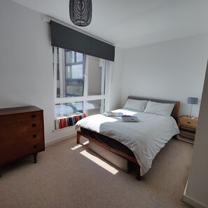 3 bedrooms, desk, iron/ironing board, free WiFi