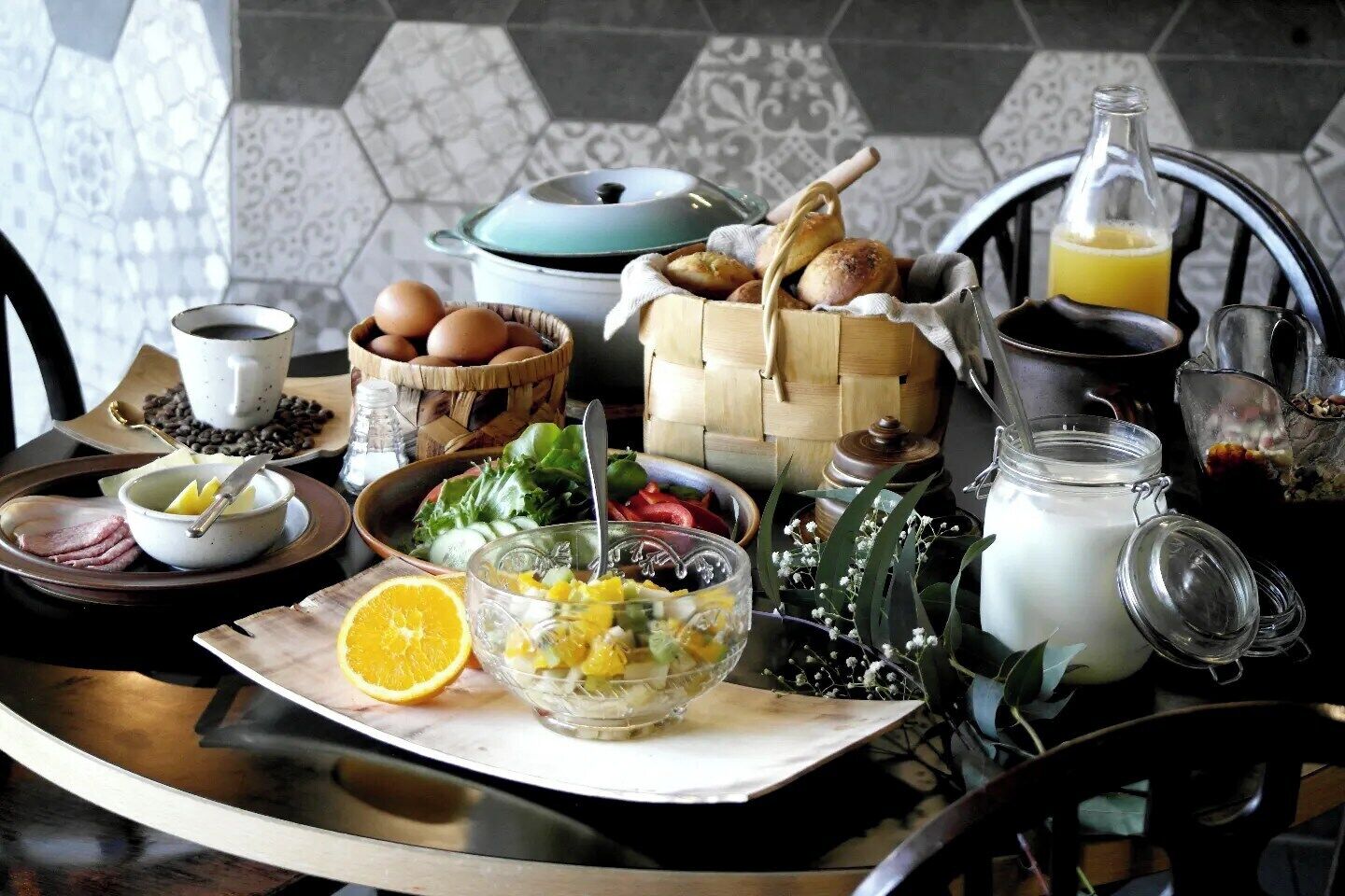 Frokost med lokale retter på hverdagene (EUR 11.50 per person)