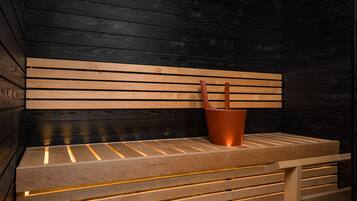 Premier Apartment | Blackout curtains, soundproofing, iron/ironing board, free WiFi