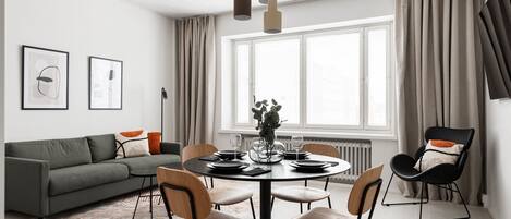 พรีเมียร์อพาร์ทเมนท์ | ผ้าม่านกันแสง, ห้องเก็บเสียง, เตารีด/โต๊ะรีดผ้า, Wi-Fi ฟรี