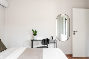 1 bedroom, desk, blackout drapes, iron/ironing board - Comfy 1BR Apartment in Ampelokipoi (Athens)