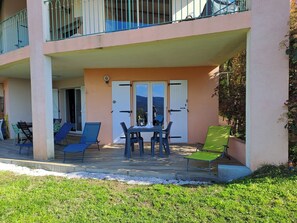 Outdoor dining - Joli Studio Avec vue Panoramique sur la mer à 5 mn de la Plage et de Propriano (Propriano)