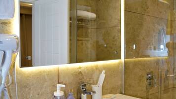 Deluxe-rum | Badrum | Tofflor och handdukar