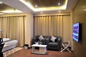 Desk, laptop workspace, free WiFi, bed sheets - Hotel Essence Grandeur (Guwahati)