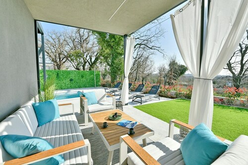 Beautiful newly built house with private yard and pool near Porec. Pets friendly.