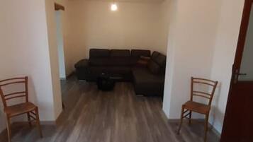 House | 2 bilik tidur