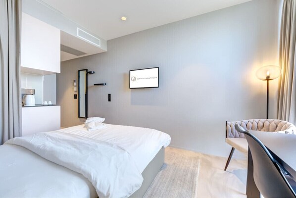 1 bedroom, desk, iron/ironing board, WiFi