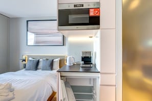 1 bedroom, desk, iron/ironing board, WiFi