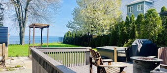Bright Home, Relaxing, lakefront W Sauna & Hottub