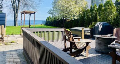 Bright Home, Relaxing, lakefront W Sauna & Hottub