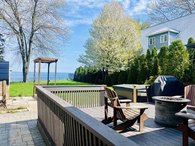 Bright Home, Relaxing, lakefront W Sauna & Hottub