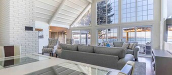 Waterfront Niagara Home w/ Hot tub & Fire table