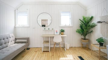 Tv, pejs, bøger, stereoanlæg