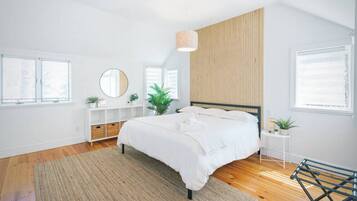 4 camere, una scrivania, ferro/asse da stiro, culla da viaggio