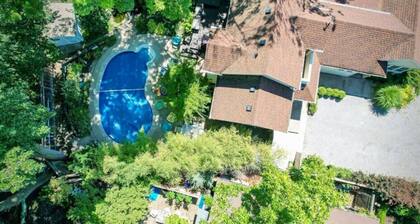 Bright & Beautiful Villa with Pool
