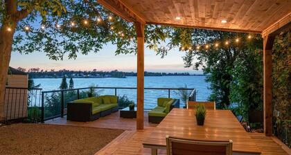Lakefront Cottage - Bright & Cozy w/ Stunning View