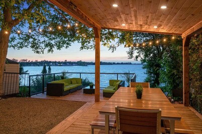 Lakefront Cottage - Bright & Cozy w/ Stunning View