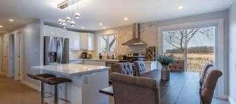 Cozy Wine Chateau-Niagara on the lake W/Fire table