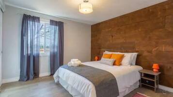 3 多间卧室、办公桌、WiFi