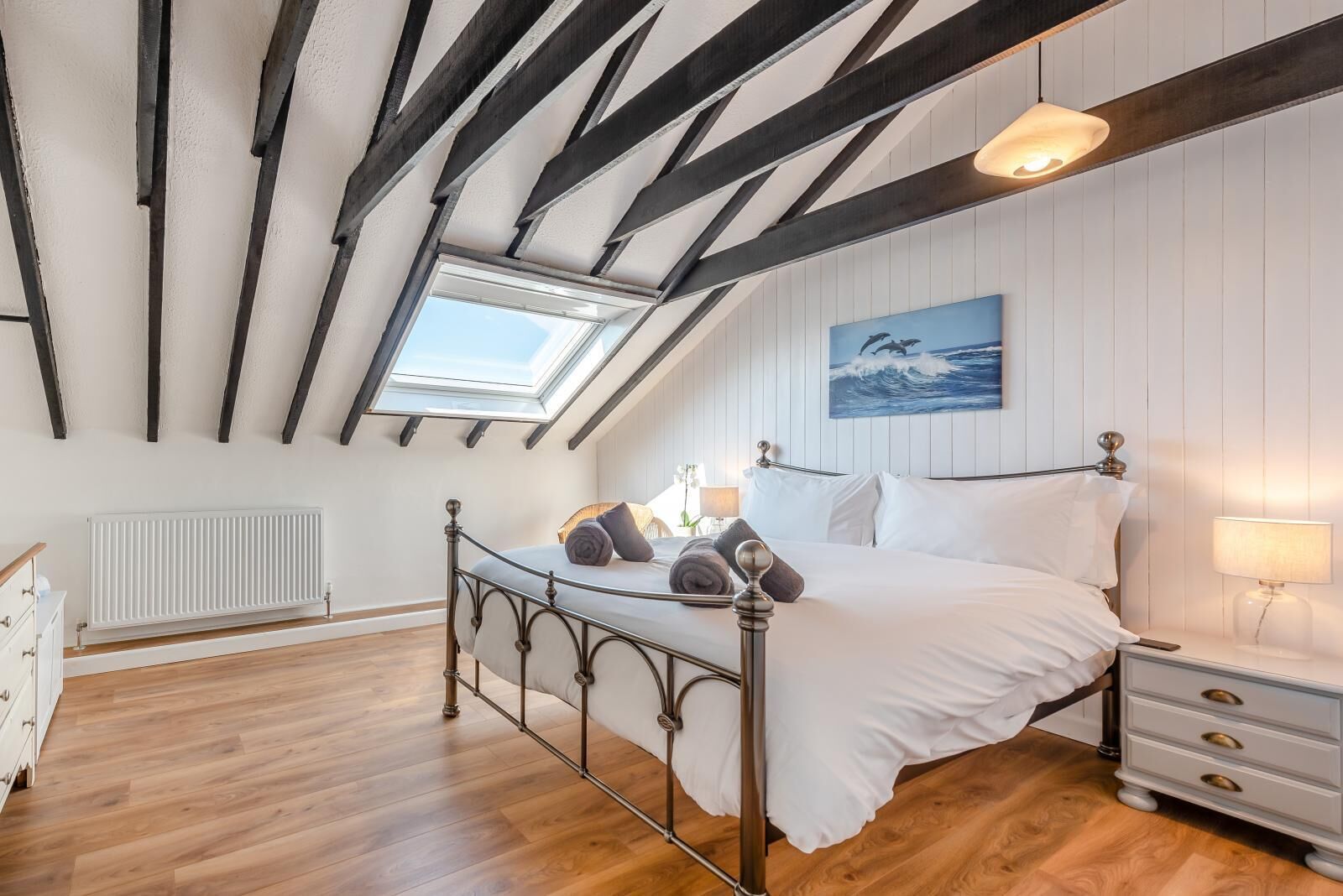 10 bedrooms, iron/ironing board, Internet, bed sheets