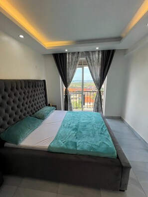 2 bedrooms, WiFi, bed sheets - Yanja suites (Kampala)