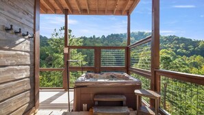 Outdoor spa tub - Gorgeous 4BD w/ VIEWS! Theater +Firepit +Game Room (Sevierville)