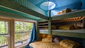 A bunk bed room with a window overlooking a forest. - Juliusskogen  (Kristiansand)