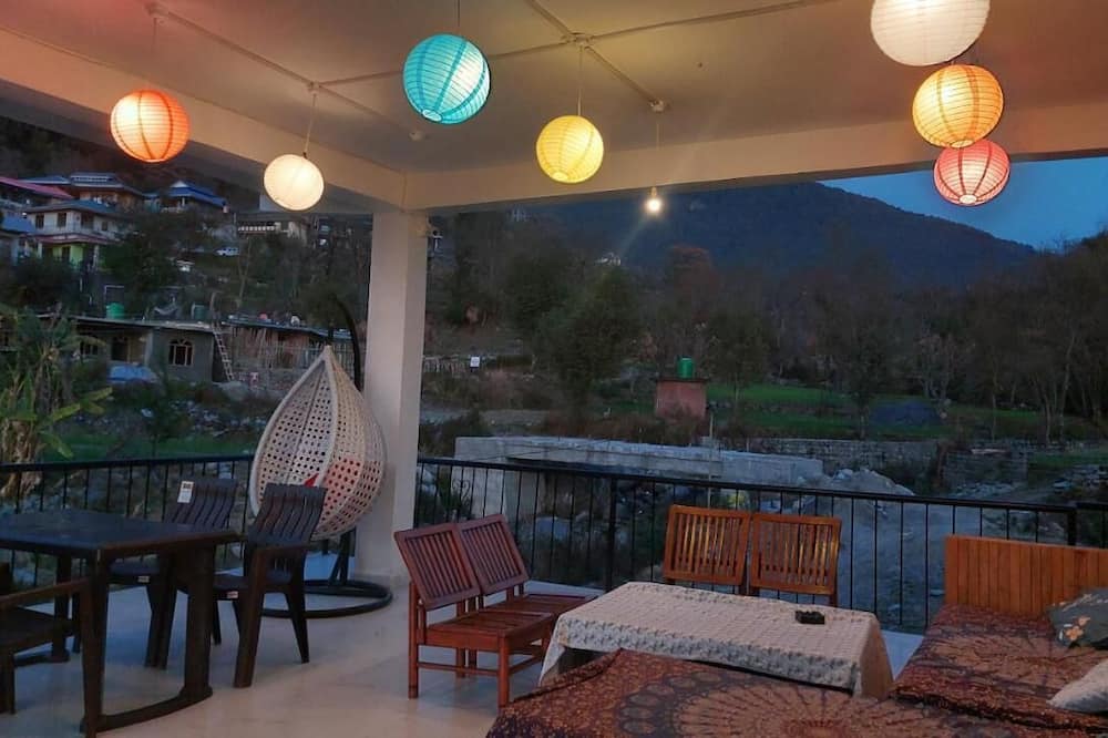The Lost Hostels-Bir - Landing Site